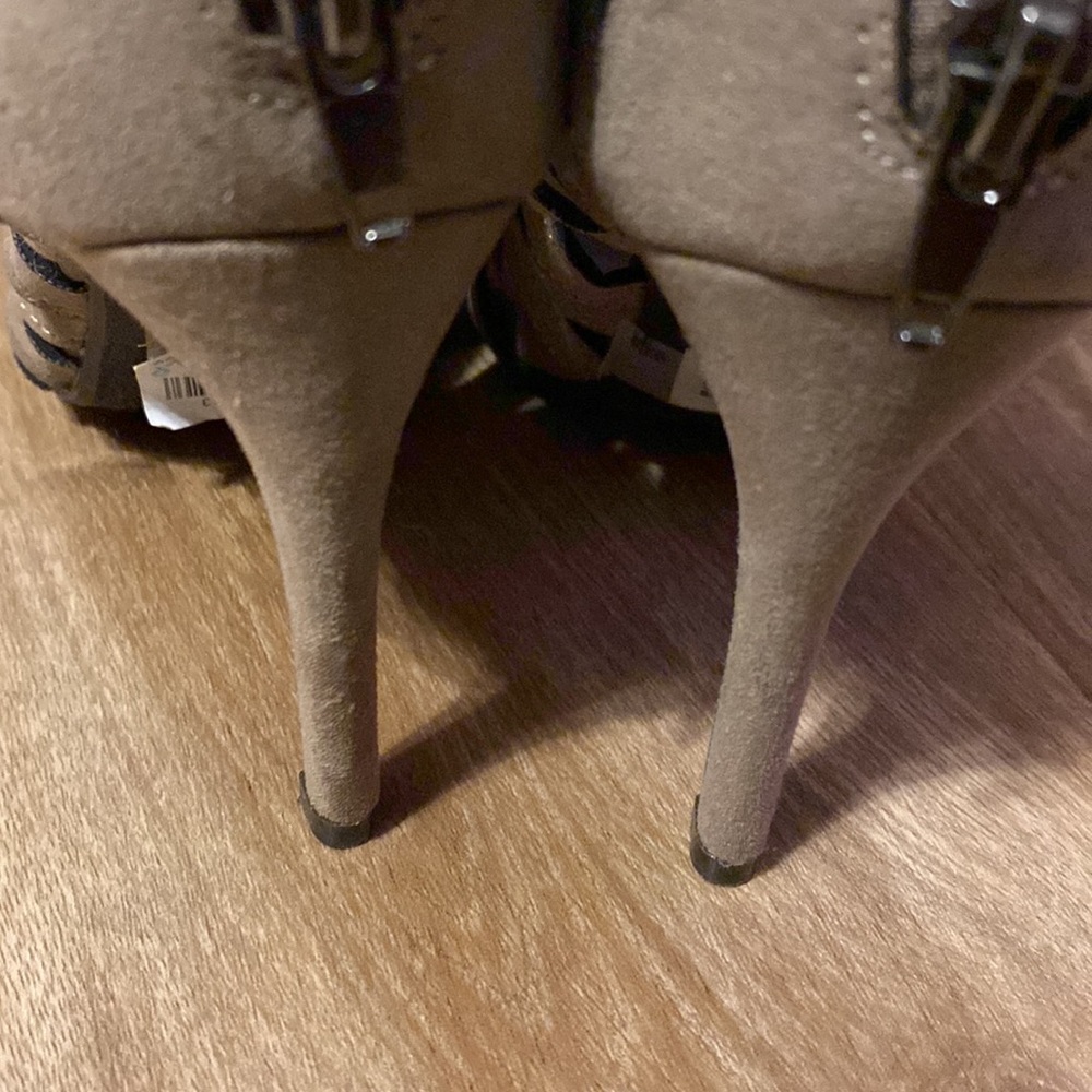 High heels - Picture 4 of 6